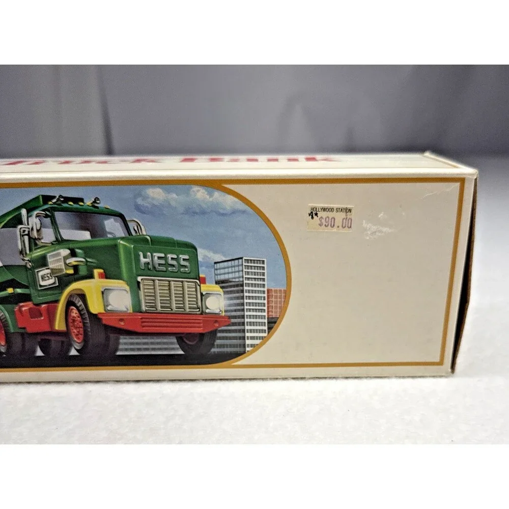 Hess 1984 Fuel Oil Gasoline Tanker Truck Bank Vintage Collectible w/ Box